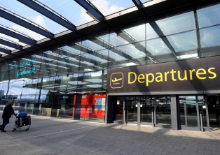 Departures entrance at London Gatwick Airport with glass facade – Getwick Airport Taxi drop‑off