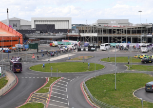 London Luton Airport forecourt and access roads by the terminal - luton Airport Taxi access
